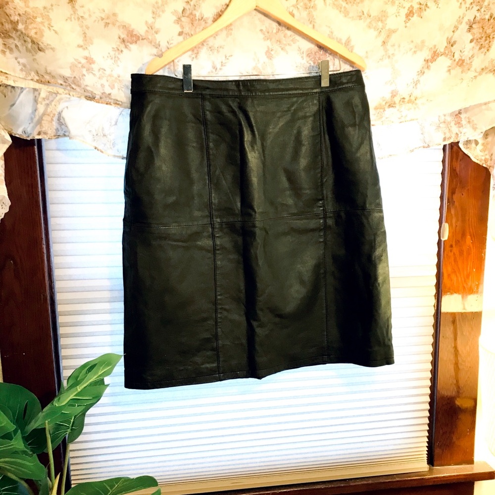 Genuine vintage black leather fitted pencil skirt
